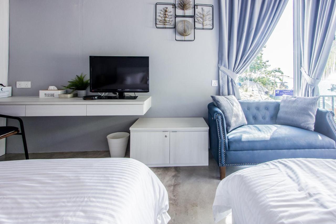 Beachboy Chalet By The Beach Bukit Lada ภายนอก รูปภาพ