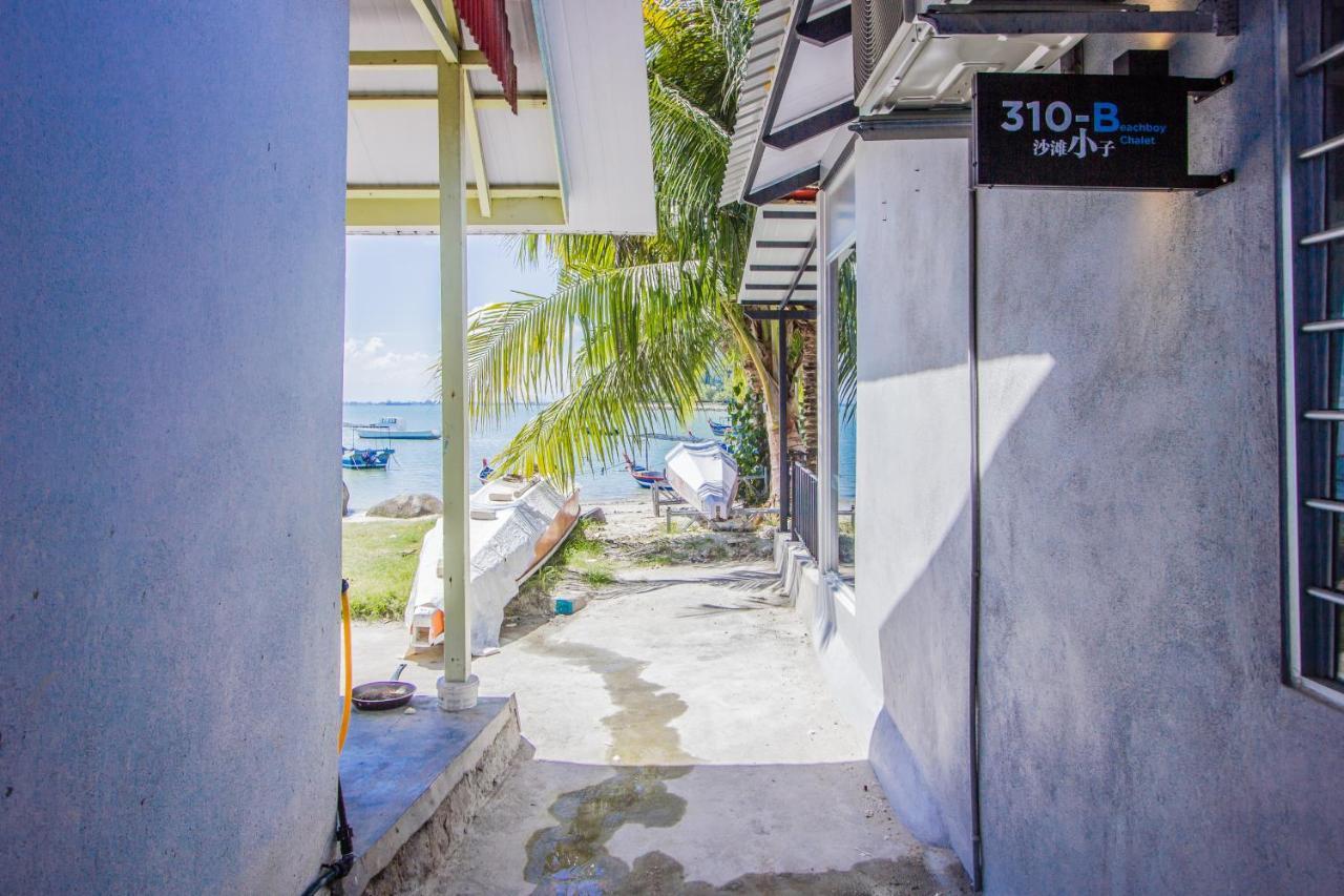 Beachboy Chalet By The Beach Bukit Lada ภายนอก รูปภาพ