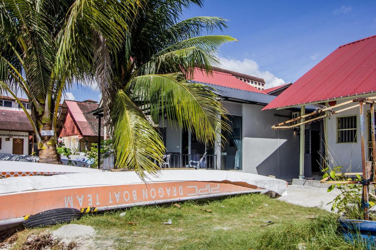 Beachboy Chalet By The Beach Bukit Lada ภายนอก รูปภาพ