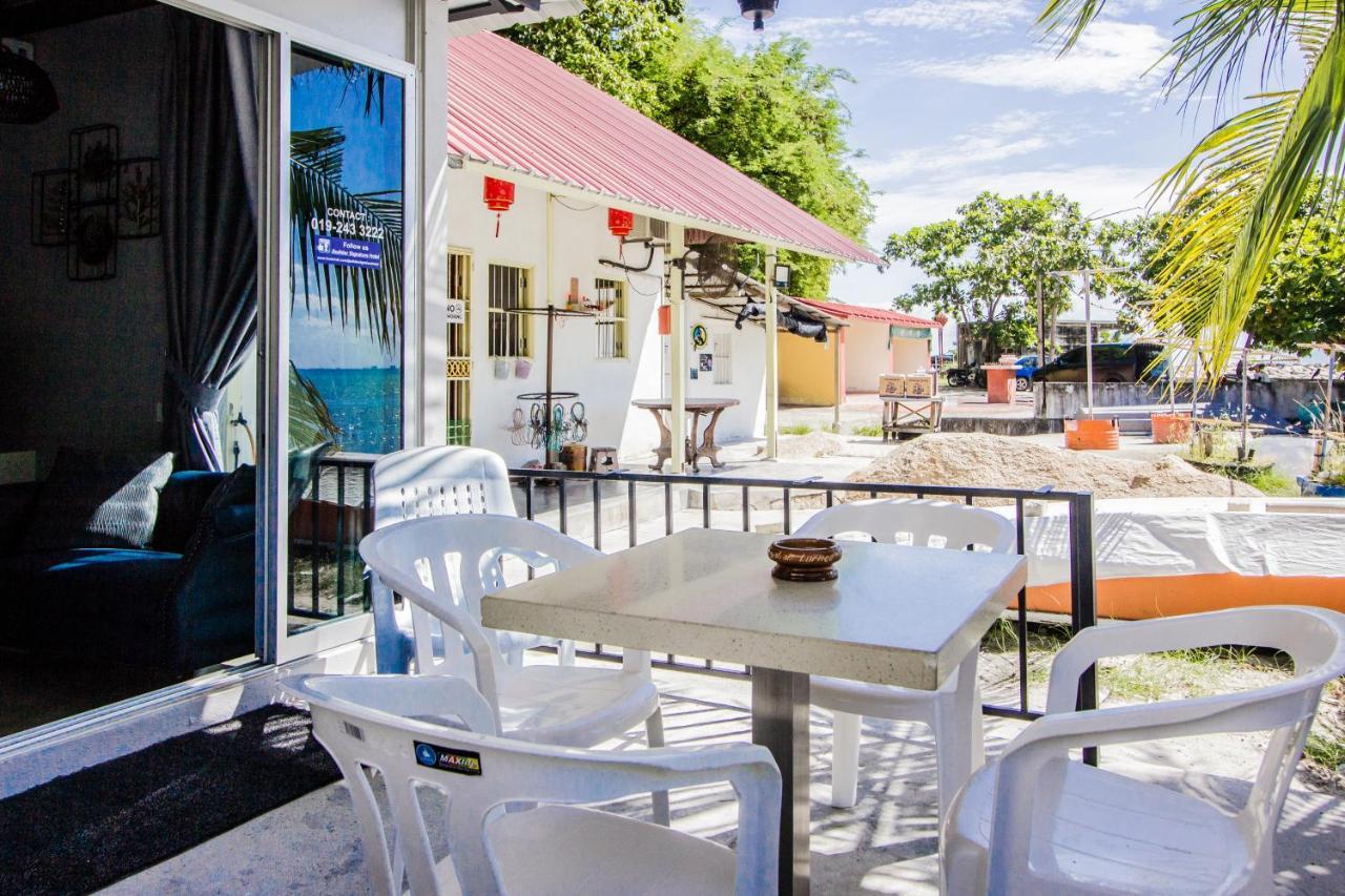 Beachboy Chalet By The Beach Bukit Lada ภายนอก รูปภาพ